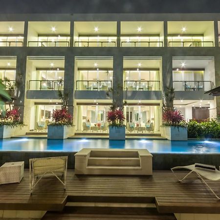 Hotel Adhiloka à Uluwatu Extérieur photo